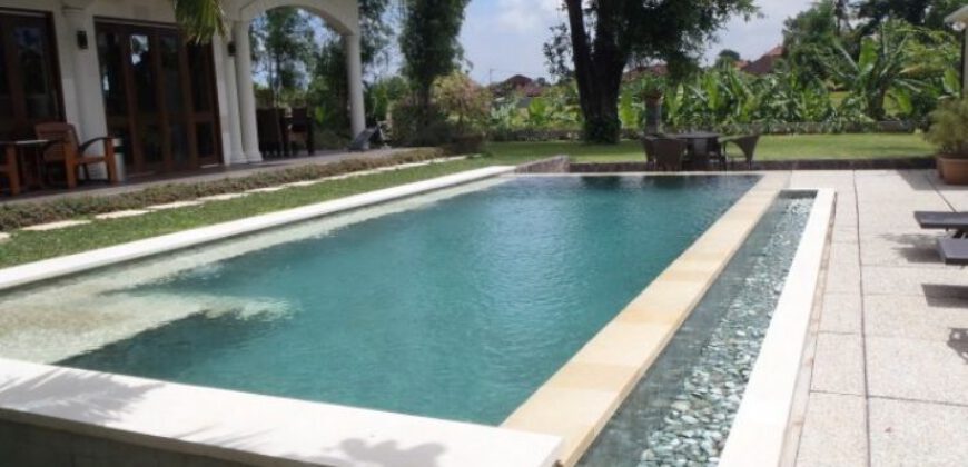 4-bedroom Villa Maeve in Umalas
