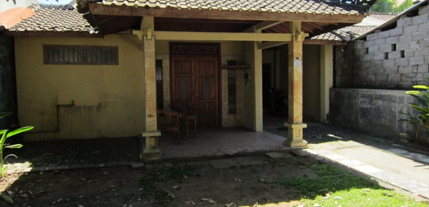 House George in Berawa – AY240