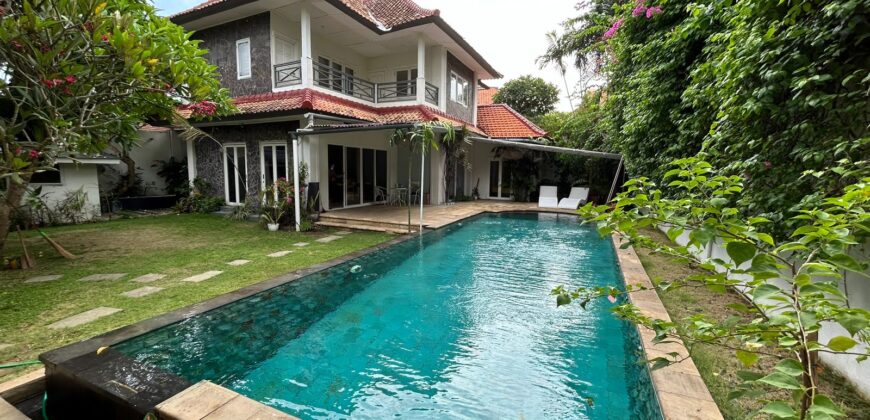 4-Bedroom Beach Side Villa Nyx in Sanur