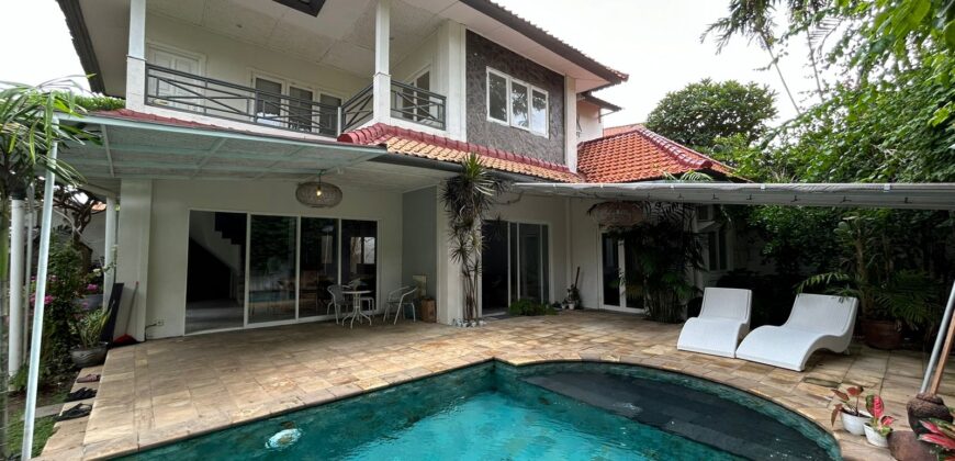 4-Bedroom Beach Side Villa Nyx in Sanur
