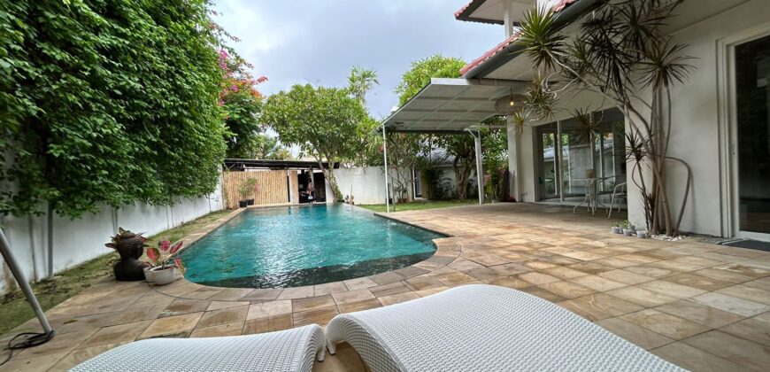 4-Bedroom Beach Side Villa Nyx in Sanur
