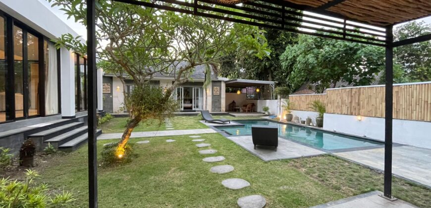 4-Bedroom Villa Fine in Pererenan